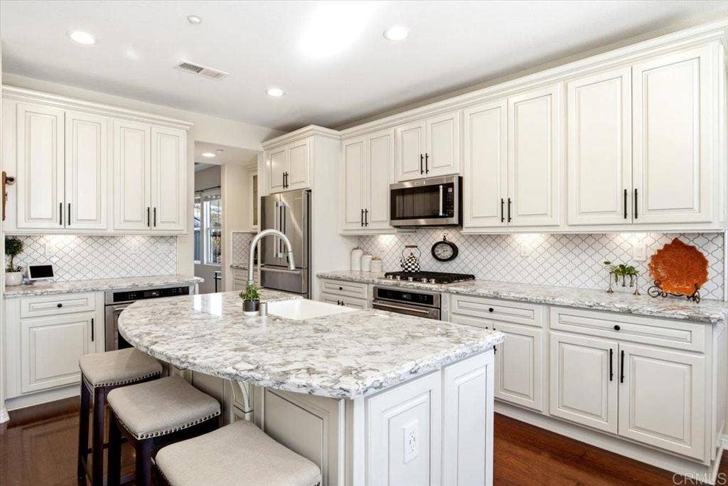 571 Chandler Court, Escondido, CA 92027 571 Chandler Court, Escondido, CA 92027