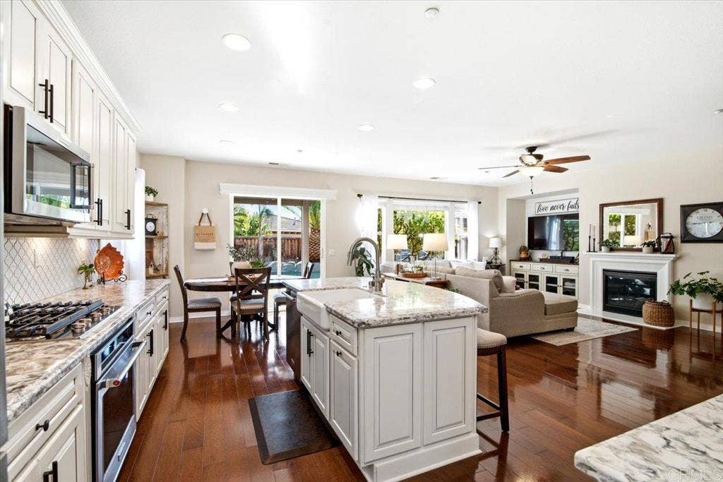571 Chandler Court, Escondido, CA 92027 571 Chandler Court, Escondido, CA 92027