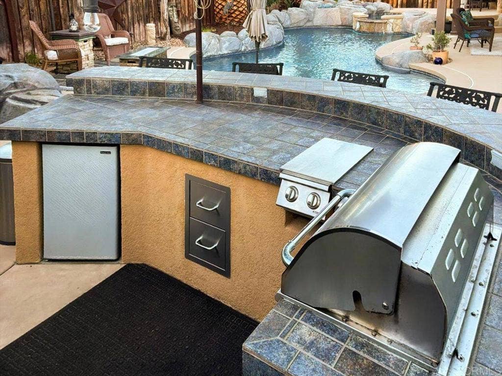 571 Chandler Court, Escondido, CA 92027 571 Chandler Court, Escondido, CA 92027