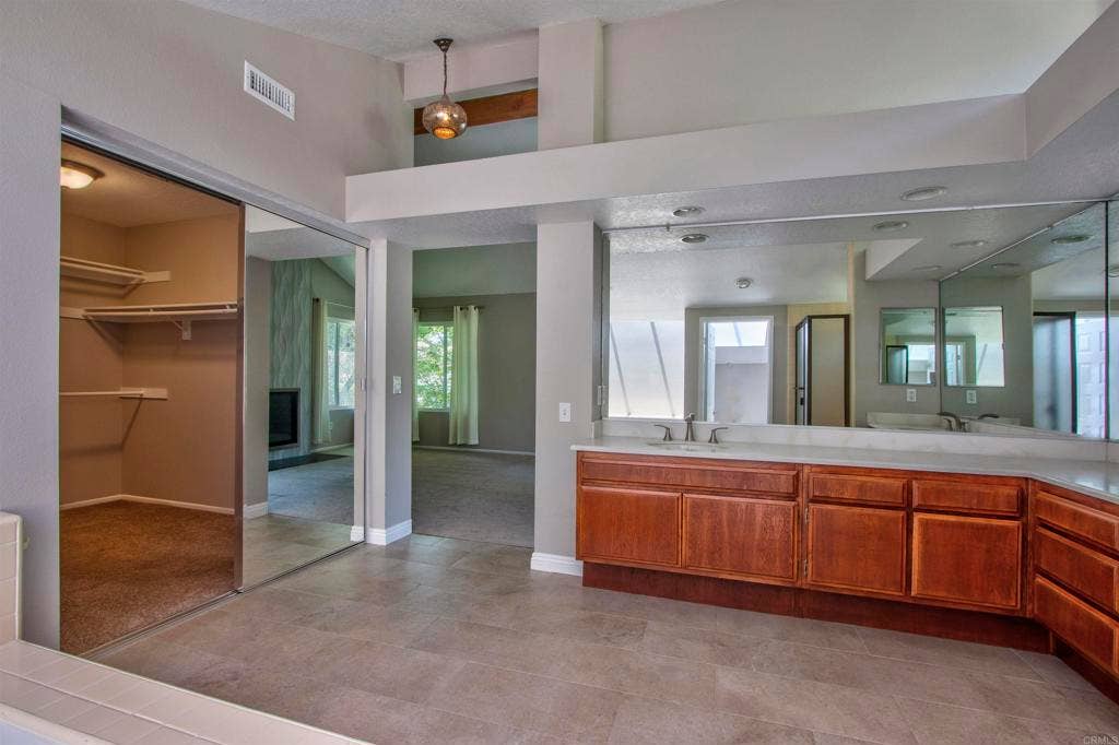 1140 Countrywood Lane, Vista, CA 92081 Primary Bath