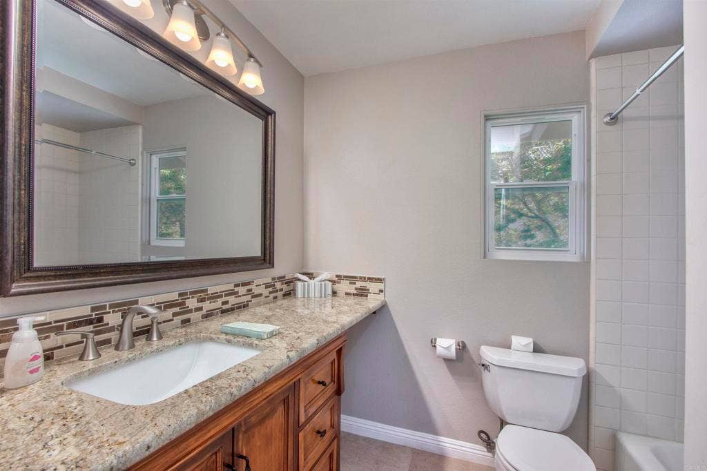 1140 Countrywood Lane, Vista, CA 92081 Bath