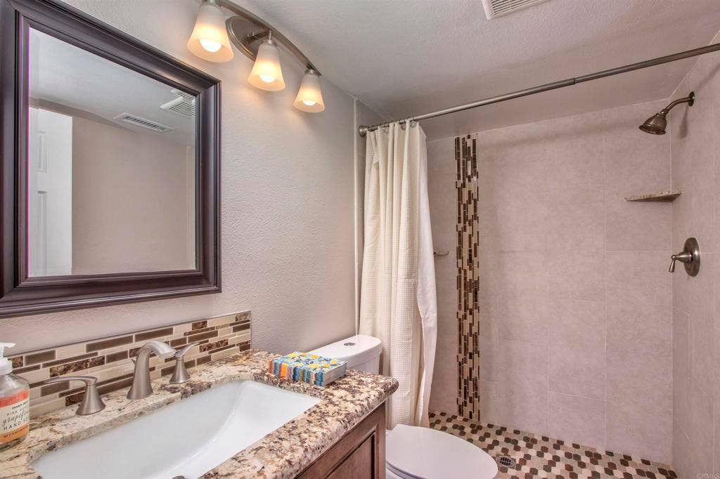 1140 Countrywood Lane, Vista, CA 92081 Bath