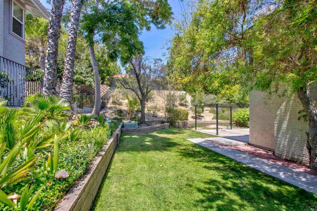 1140 Countrywood Lane, Vista, CA 92081 Side