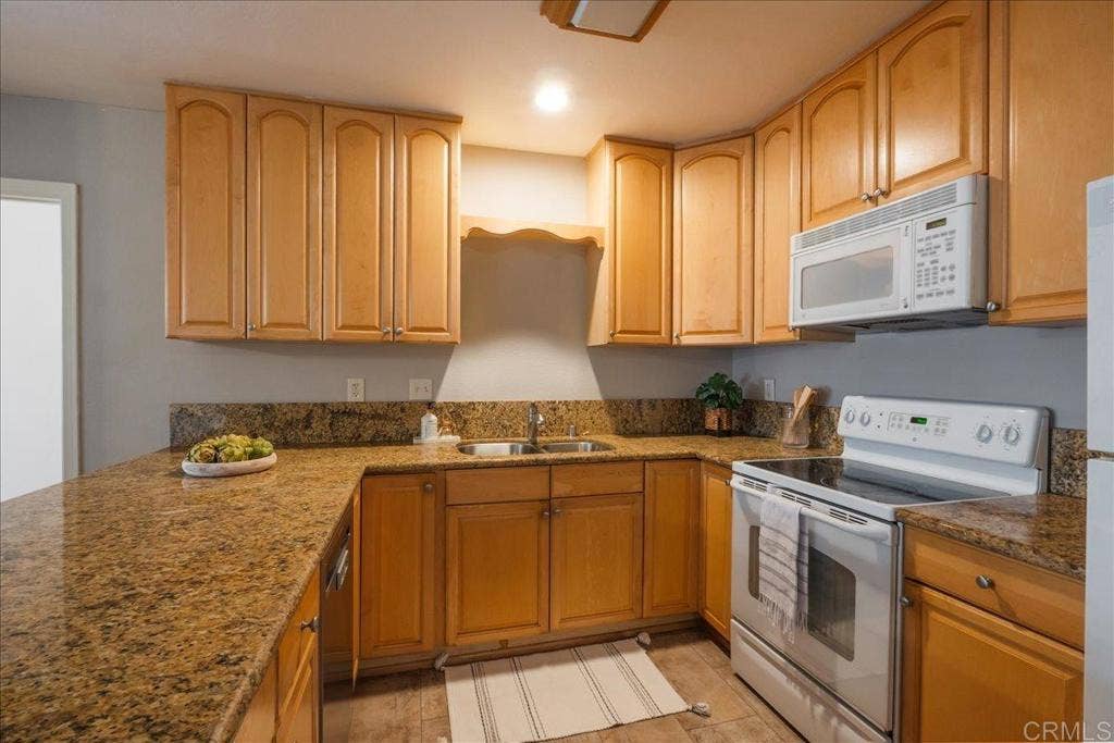 425 Autumn Drive, San Marcos, CA 92069 425 Autumn Drive, San Marcos, CA 92069