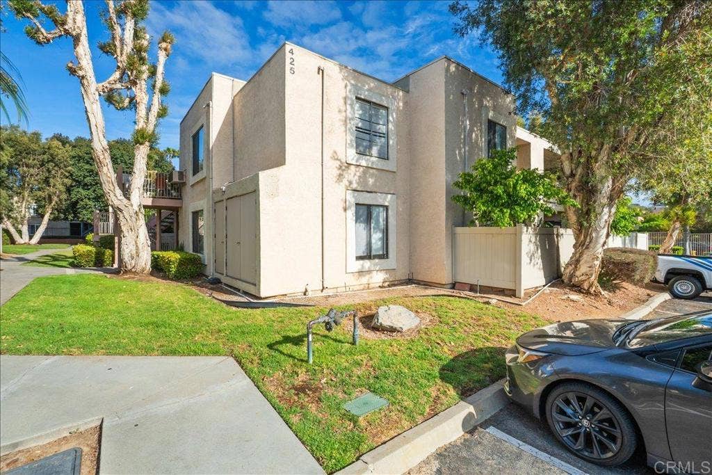 425 Autumn Drive, San Marcos, CA 92069 425 Autumn Drive, San Marcos, CA 92069