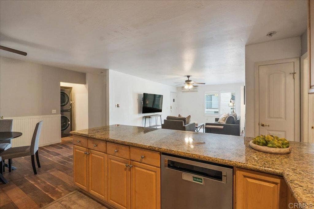 425 Autumn Drive, San Marcos, CA 92069 425 Autumn Drive, San Marcos, CA 92069