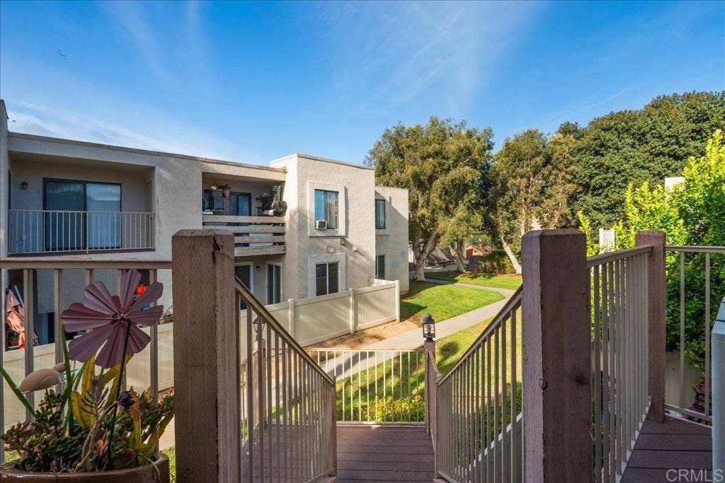 425 Autumn Drive, San Marcos, CA 92069 425 Autumn Drive, San Marcos, CA 92069