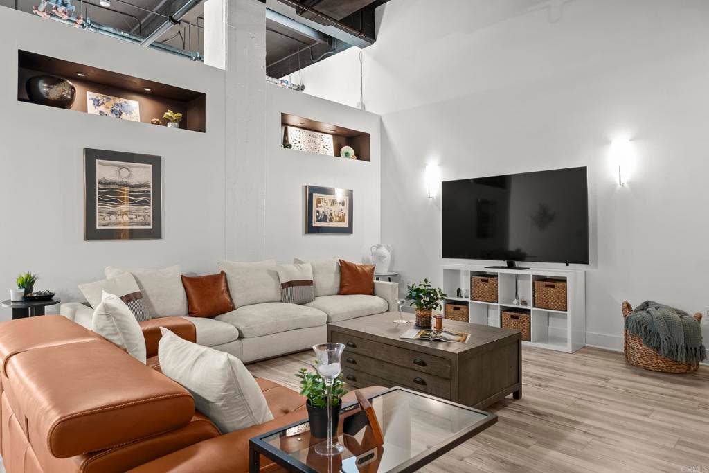 950 6Th Avenue, San Diego, CA 92101 950 6Th Avenue, San Diego, CA 92101