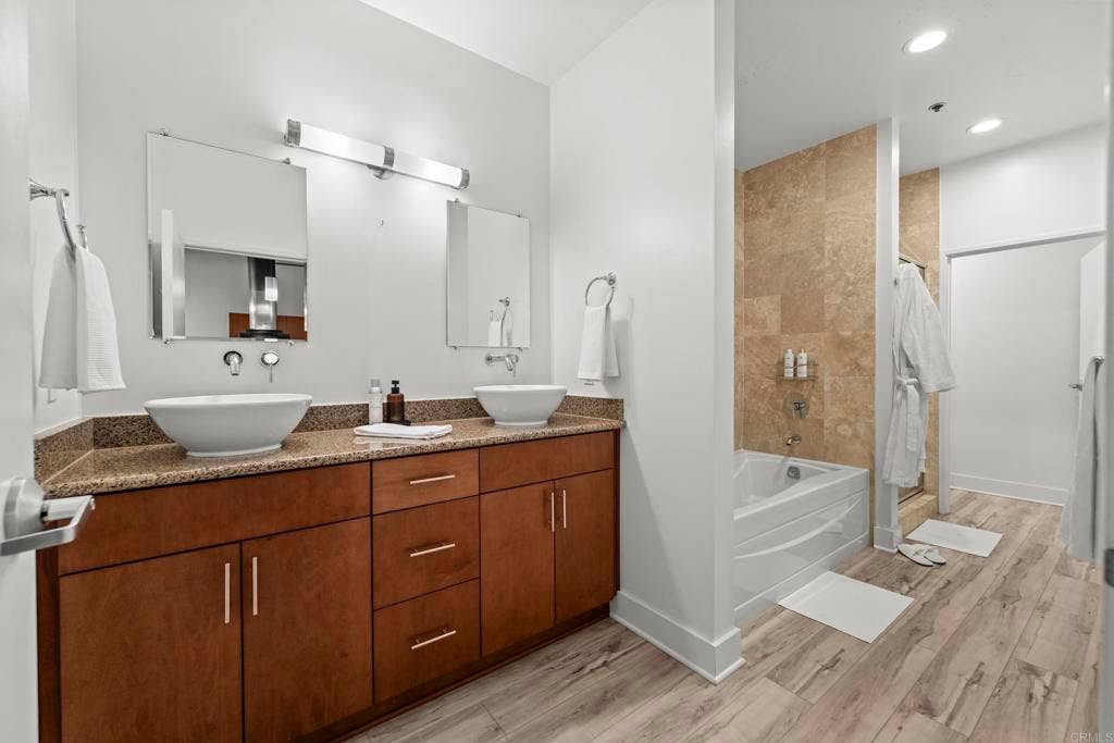 950 6Th Avenue, San Diego, CA 92101 950 6Th Avenue, San Diego, CA 92101