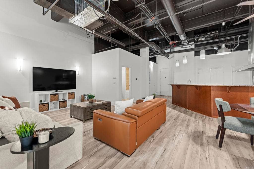 950 6Th Avenue, San Diego, CA 92101 950 6Th Avenue, San Diego, CA 92101