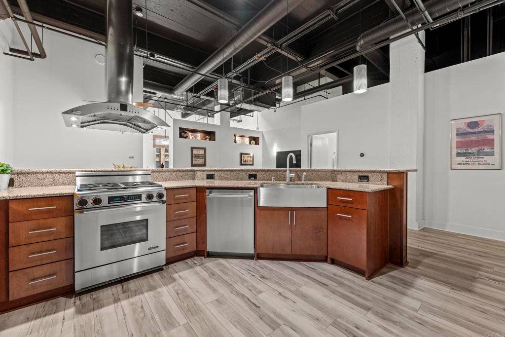 950 6Th Avenue, San Diego, CA 92101 950 6Th Avenue, San Diego, CA 92101