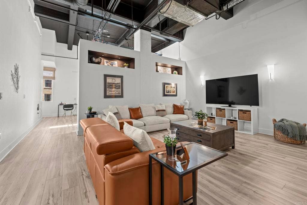 950 6Th Avenue, San Diego, CA 92101 950 6Th Avenue, San Diego, CA 92101