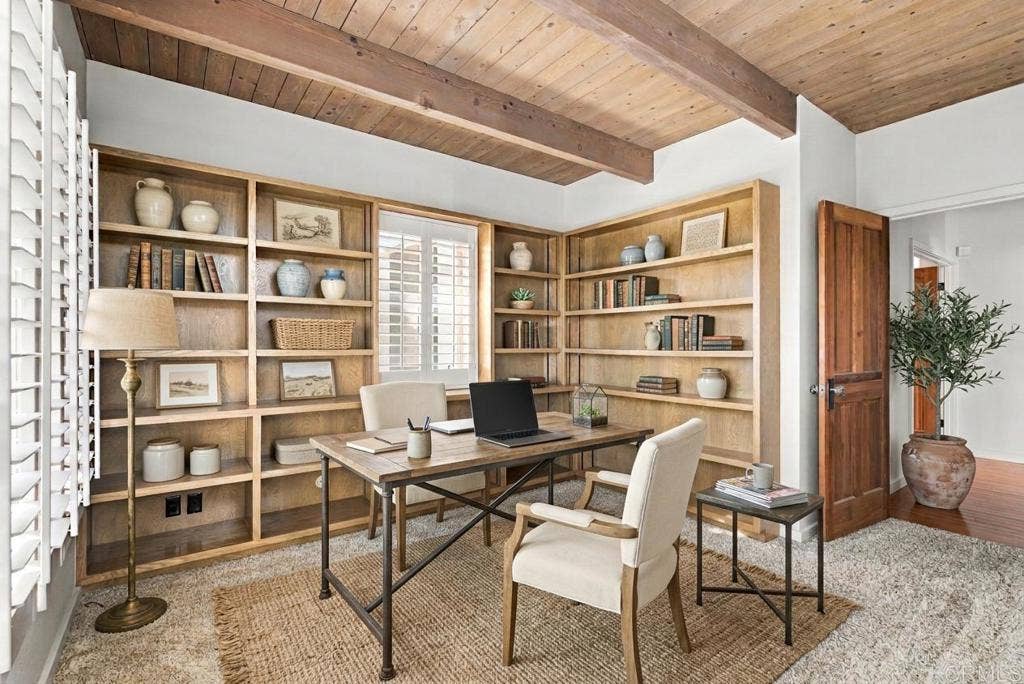 4616 Rancho Reposo, Del Mar, CA 92014 Virtually staged office/den