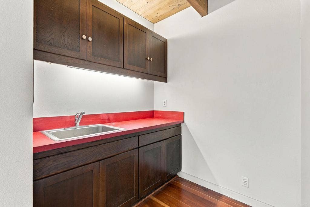 4616 Rancho Reposo, Del Mar, CA 92014 Guest Kitchen Wet bar