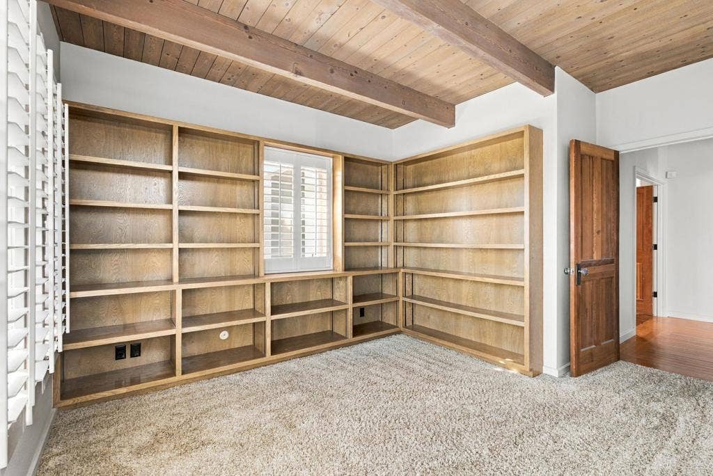 4616 Rancho Reposo, Del Mar, CA 92014 Office/den