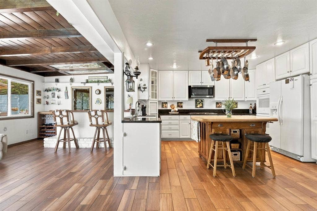 5442 Burford Street, San Diego, CA 92111 5442 Burford Street, San Diego, CA 92111