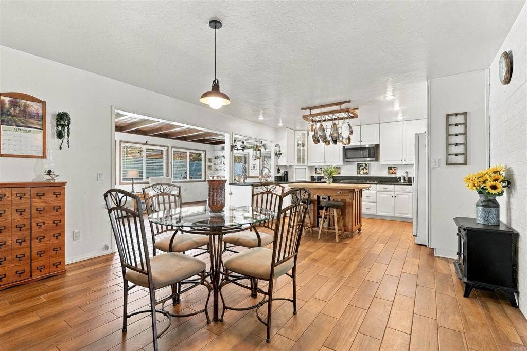 5442 Burford Street, San Diego, CA 92111 5442 Burford Street, San Diego, CA 92111
