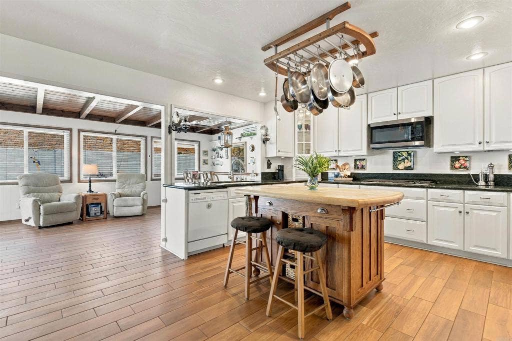5442 Burford Street, San Diego, CA 92111 5442 Burford Street, San Diego, CA 92111