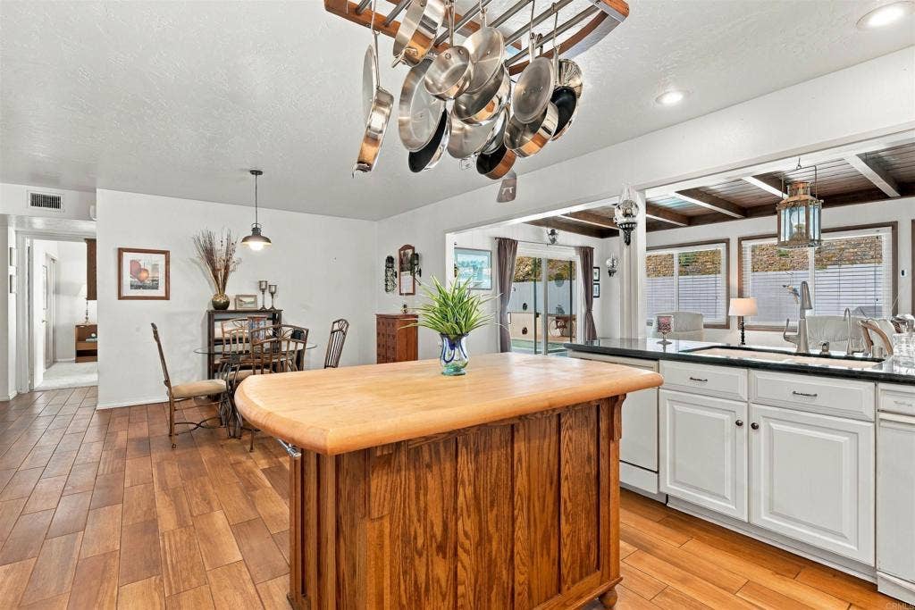 5442 Burford Street, San Diego, CA 92111 5442 Burford Street, San Diego, CA 92111