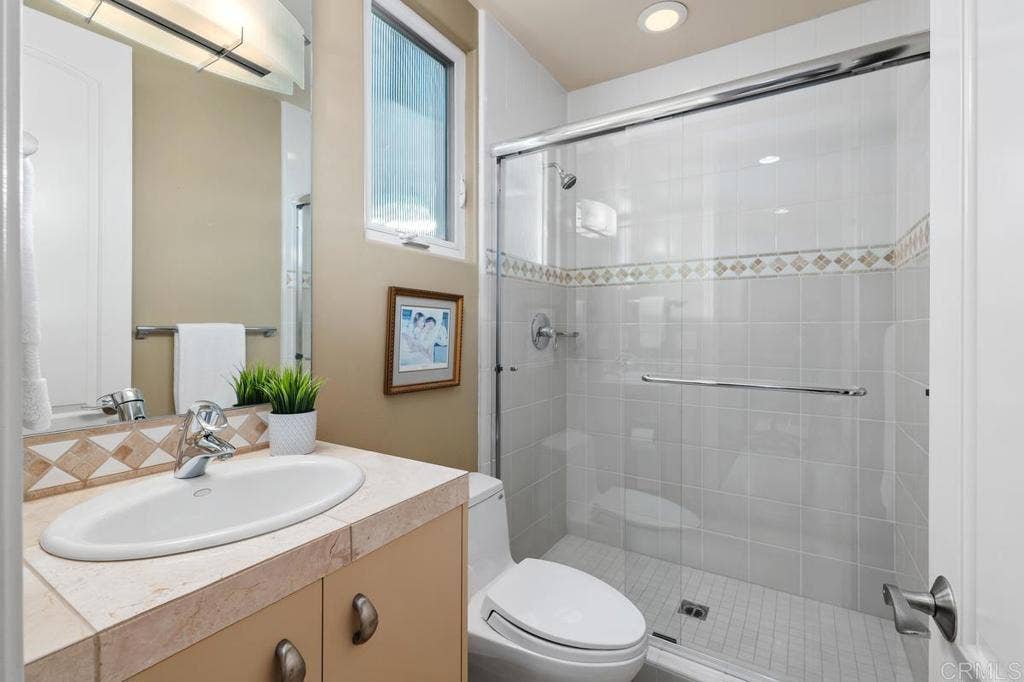 12755 Fairbrook Rd, San Diego, CA 92131 Full bath In bedroom suite with walk in closet