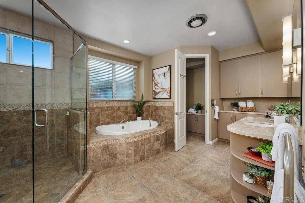 12755 Fairbrook Rd, San Diego, CA 92131 Primary Bathroom