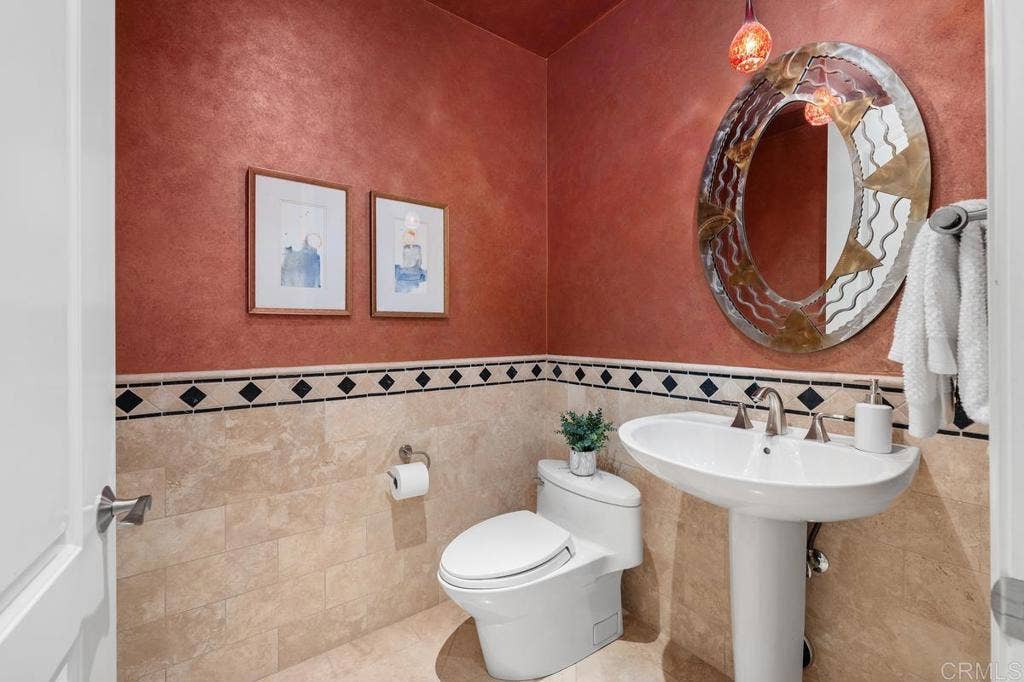 12755 Fairbrook Rd, San Diego, CA 92131 Half bath