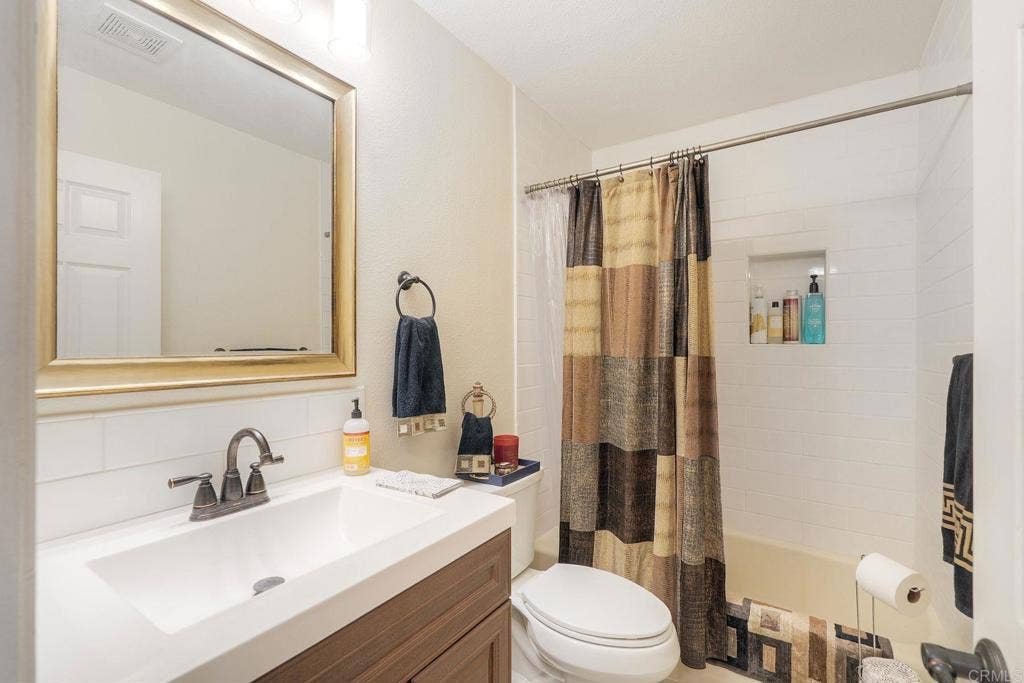8559 Circle R Valley Lane, Escondido, CA 92026 8559 Circle R Valley Lane, Escondido, CA 92026