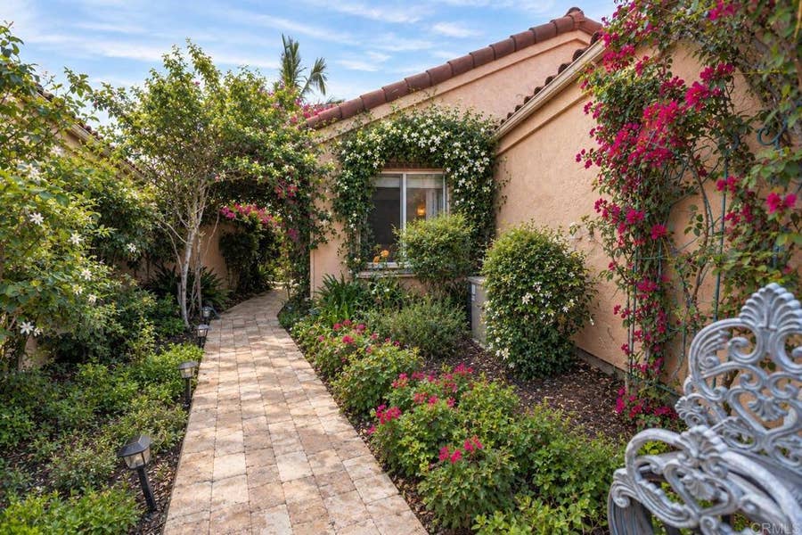 Property photo for 2219 Sawgrass Gln, Escondido, CA