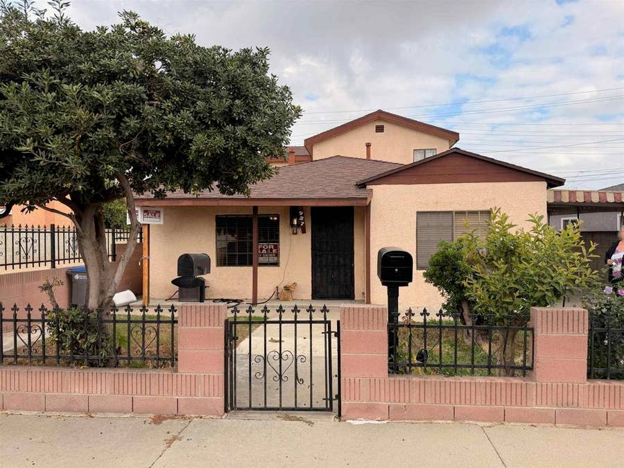 Property photo for 927 E Lincoln Street, Carson, CA