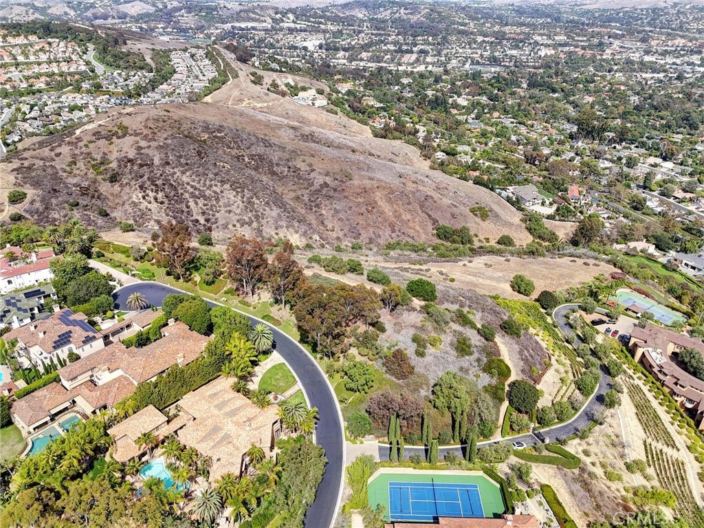 1 O'Hill, Laguna Niguel, CA 92677 1 O'Hill, Laguna Niguel, CA 92677