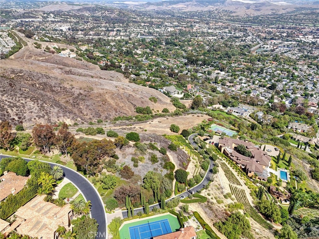 1 O'Hill, Laguna Niguel, CA 92677 1 O'Hill, Laguna Niguel, CA 92677
