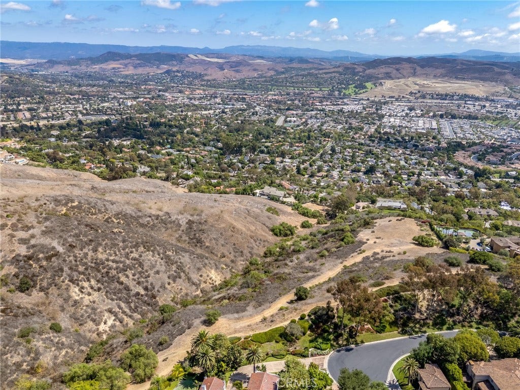 1 O'Hill, Laguna Niguel, CA 92677 1 O'Hill, Laguna Niguel, CA 92677
