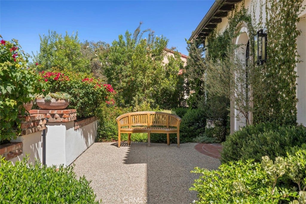 22 Vernal Spring, Irvine, CA 92603 22 Vernal Spring, Irvine, CA 92603