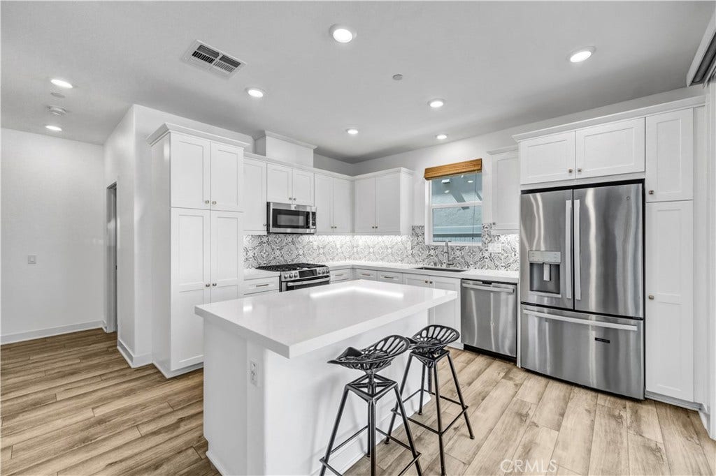 255 Siena, Lake Forest, CA 92630 255 Siena, Lake Forest, CA 92630