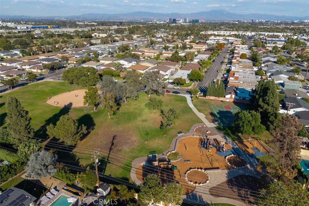 3107 Gibraltar, Costa Mesa, CA 92626