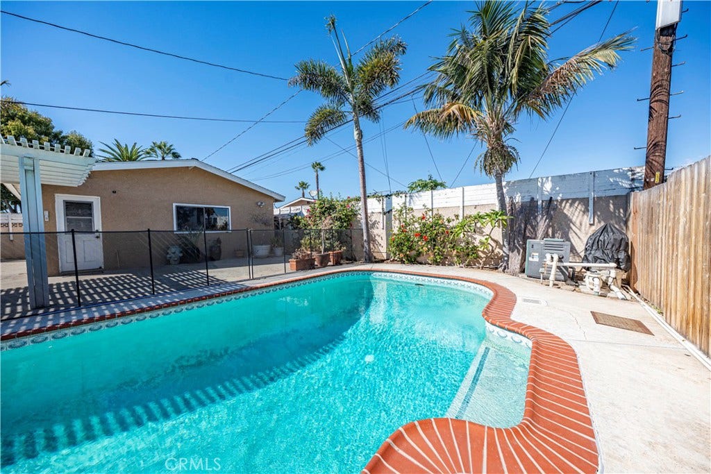 610 W Bay Street, Costa Mesa, CA 92627