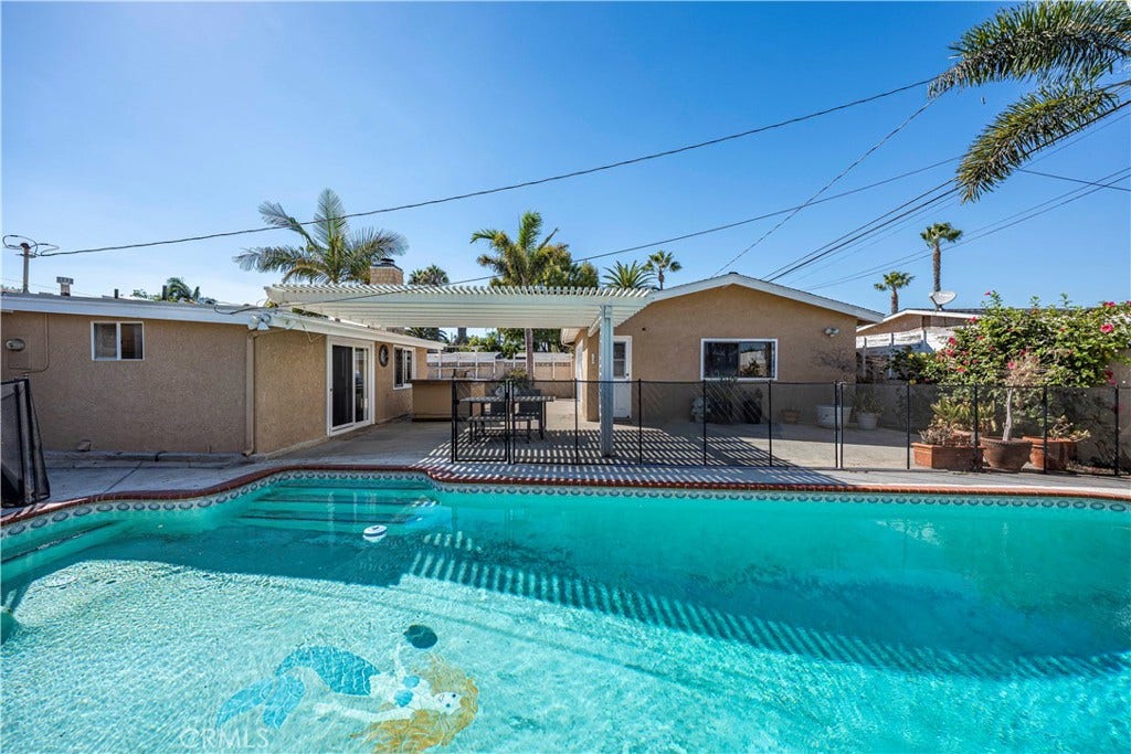 610 W Bay Street, Costa Mesa, CA 92627