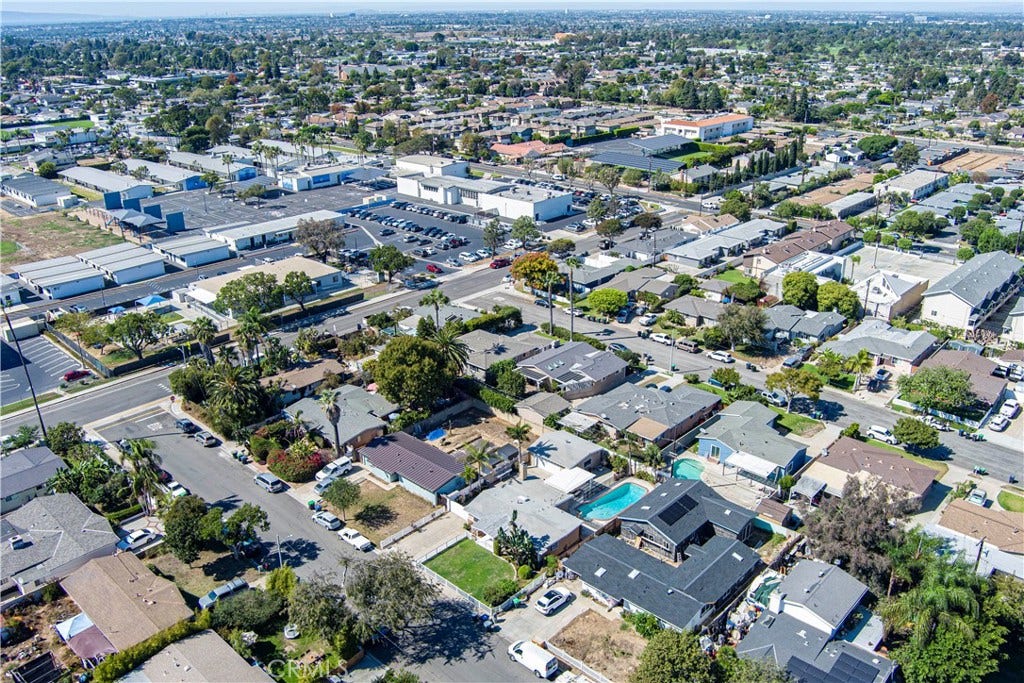 610 W Bay Street, Costa Mesa, CA 92627