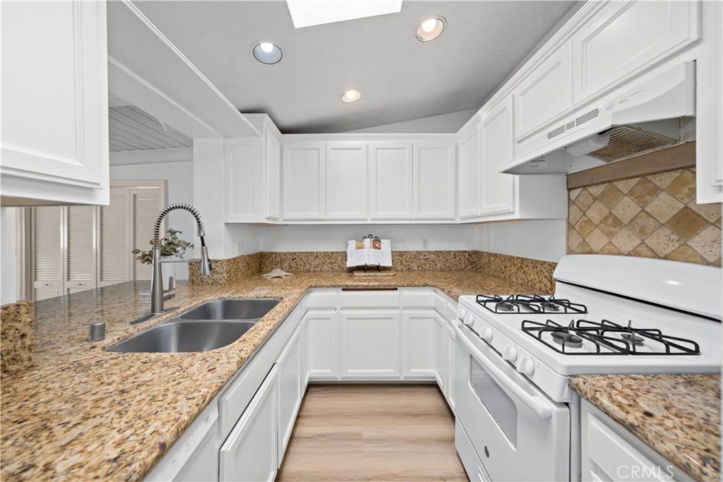 610 W Bay Street, Costa Mesa, CA 92627