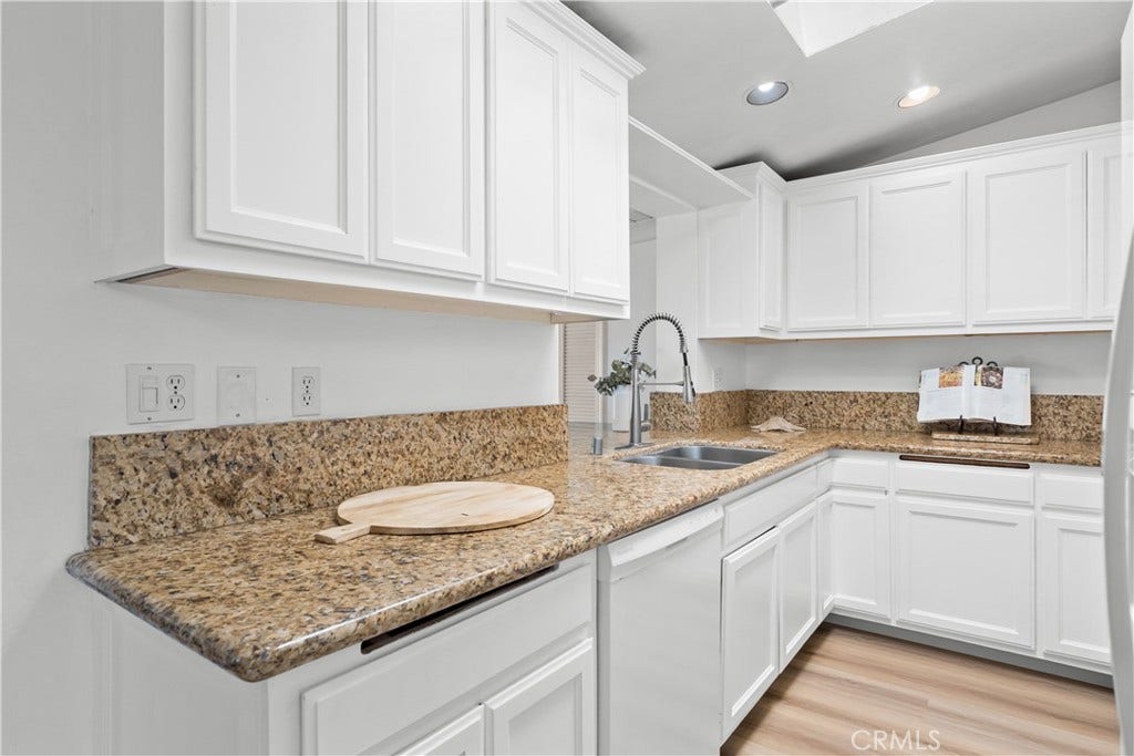 610 W Bay Street, Costa Mesa, CA 92627