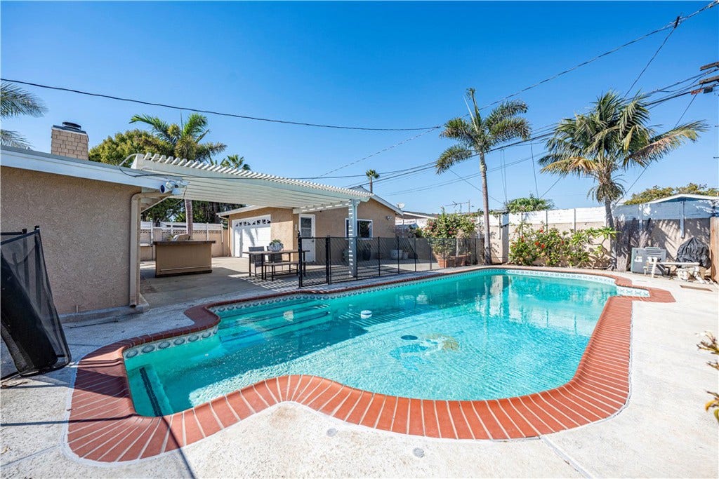610 W Bay Street, Costa Mesa, CA 92627