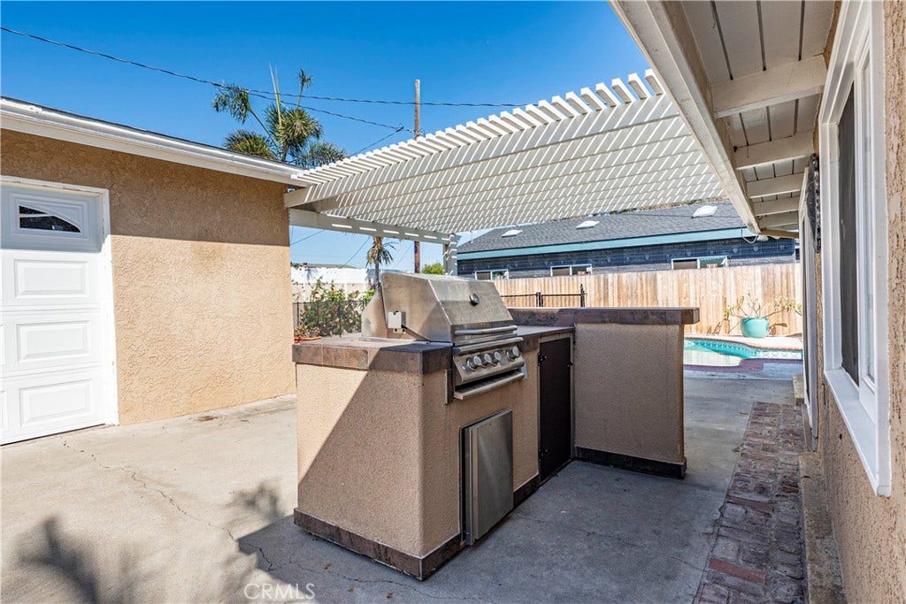 610 W Bay Street, Costa Mesa, CA 92627