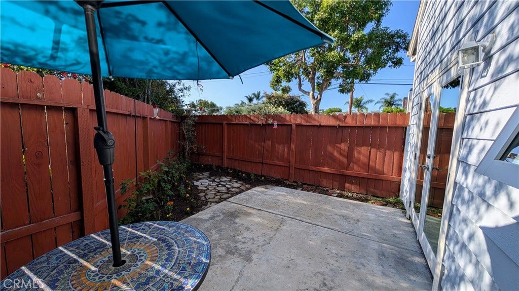 2302 Elden, Costa Mesa, CA 92627 2302 Elden, Costa Mesa, CA 92627