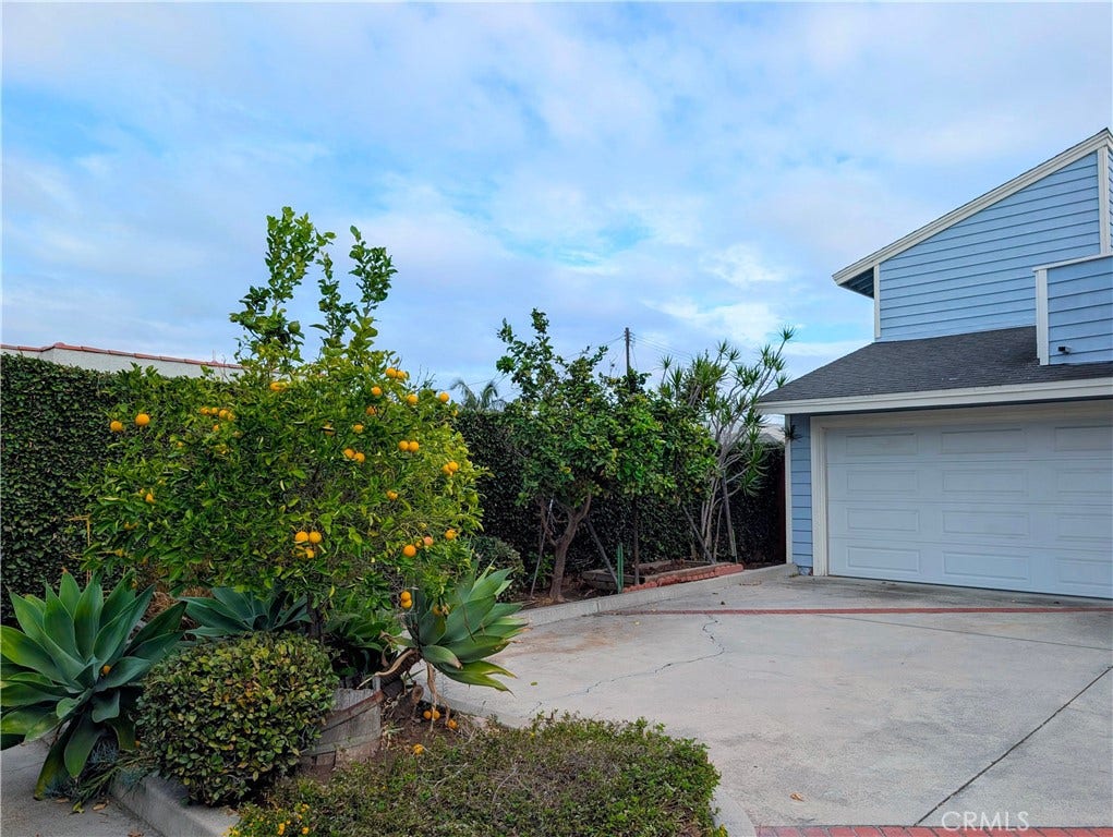 2302 Elden, Costa Mesa, CA 92627 2302 Elden, Costa Mesa, CA 92627