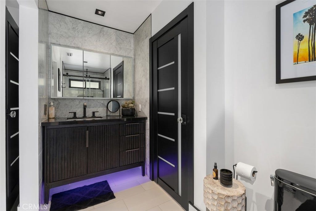 1904 W Oceanfront, Newport Beach, CA 92663 Guest bathroom