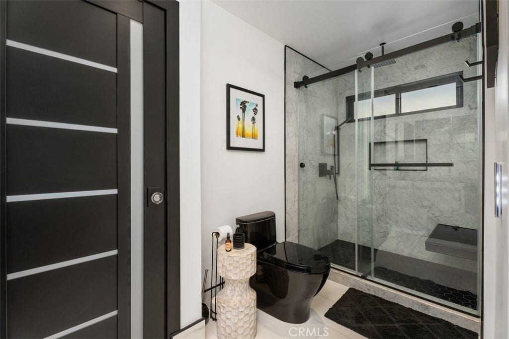 1904 W Oceanfront, Newport Beach, CA 92663 Guest bathroom shower