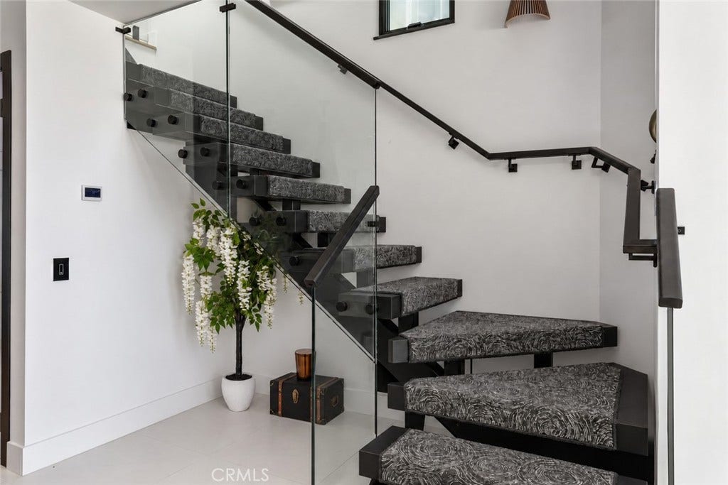 1904 W Oceanfront, Newport Beach, CA 92663 Let's go upstairs
