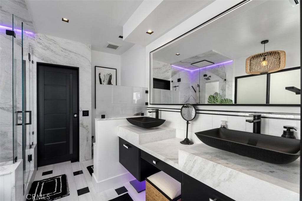 1904 W Oceanfront, Newport Beach, CA 92663 Primary vanity