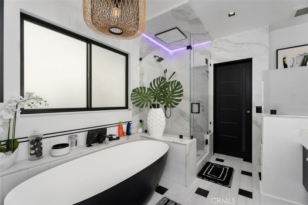 1904 W Oceanfront, Newport Beach, CA 92663 Free standing tub and shower