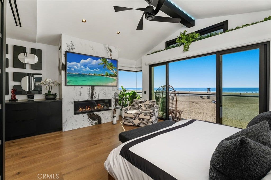 1904 W Oceanfront, Newport Beach, CA 92663 Primary bedroom with balcony